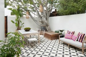 10 Patio Decorating Ideas on a Budget for Affordable Outdoor Style -